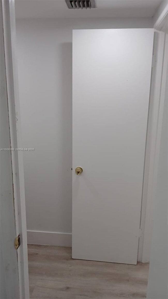 Building Photo - 9682 Fontainebleau Blvd