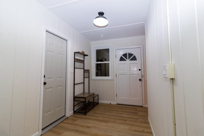 Building Photo - 149 Lakeside Blvd E