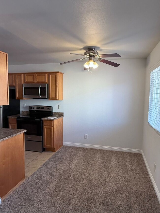 Building Photo - Appealing floor plan with 2bed/ 1bath avai...