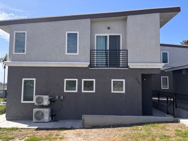 Building Photo - 2 bedrooms 2 baths home FOR RENT