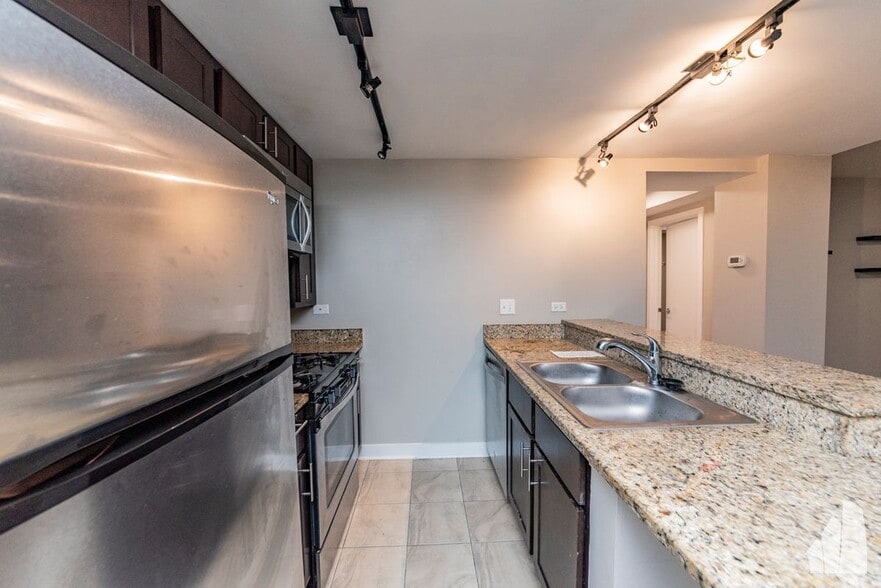 Building Photo - 1912 N Lincoln Ave