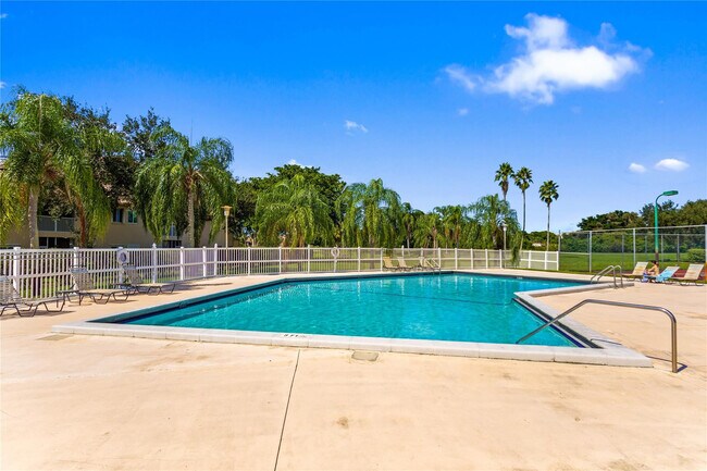 Building Photo - 16051 Blatt Blvd