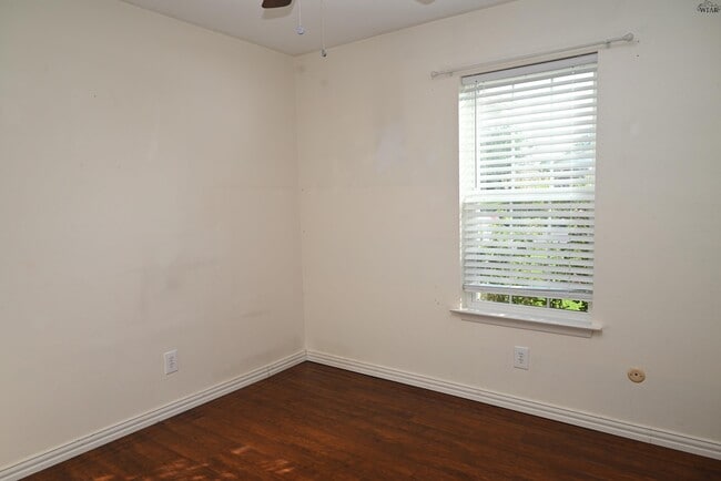 Building Photo - 1608 Adrian Ave