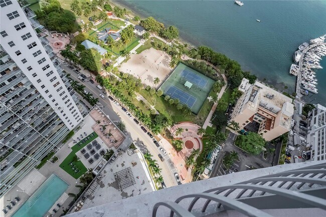 Building Photo - 1750 N Bayshore Dr