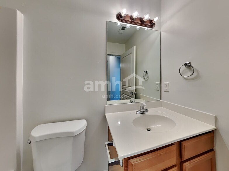 Building Photo - 308 Downing Creek Trl