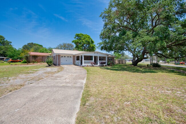 Building Photo - 111 Bayshore Ct NE