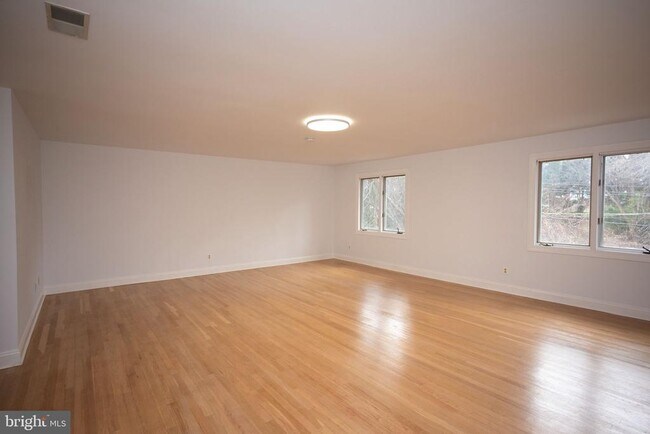 Building Photo - 9700 Grenadier Ct