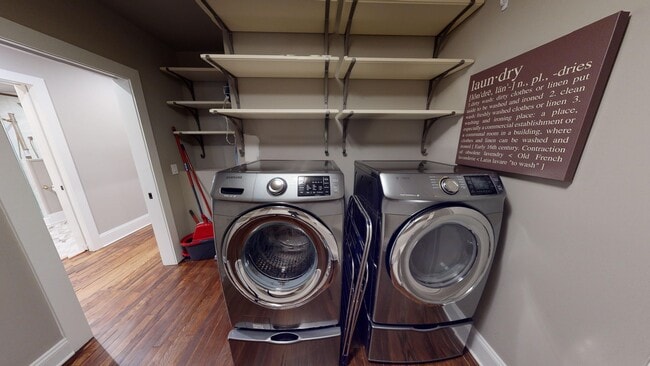 Building Photo - Fully Furnished 2 Bedroom Edgehill Gem- UTILITIES INCLUDED!