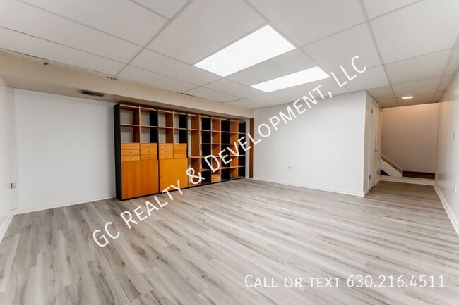 Building Photo - ***  SCHOOL DISTRICT 73 / 4 BDRM + DEN / 2...