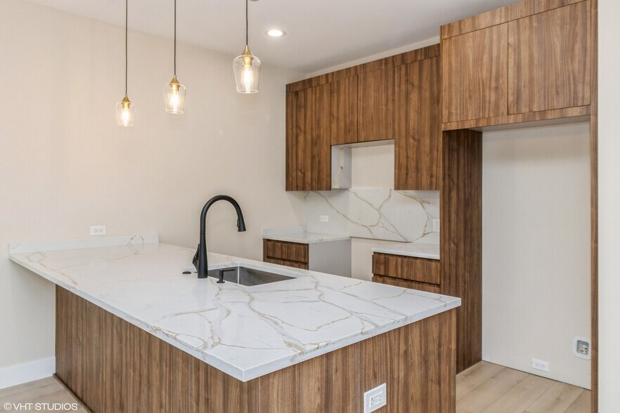 Building Photo - 3045 W Irving Park Rd