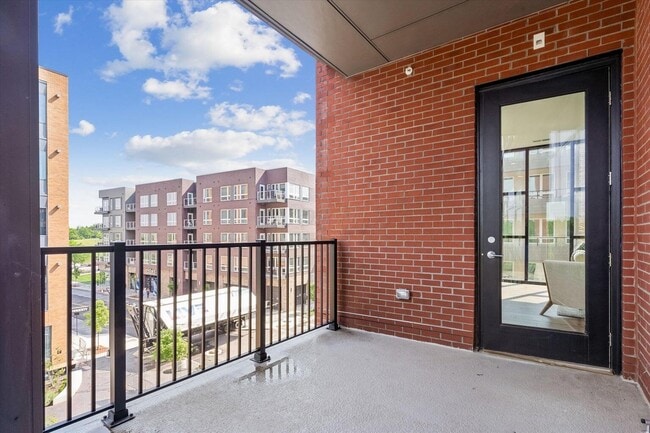 Building Photo - 6745 Longshore St