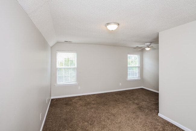 Building Photo - Charming Lexington Home