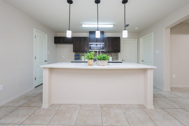 Building Photo - 704 Mercado Ln