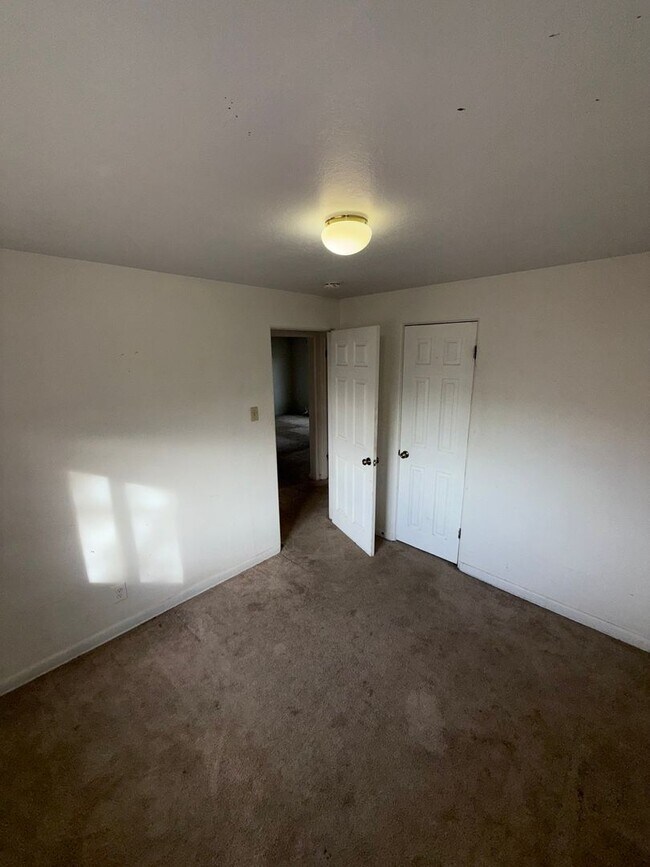 Building Photo - 16th7130