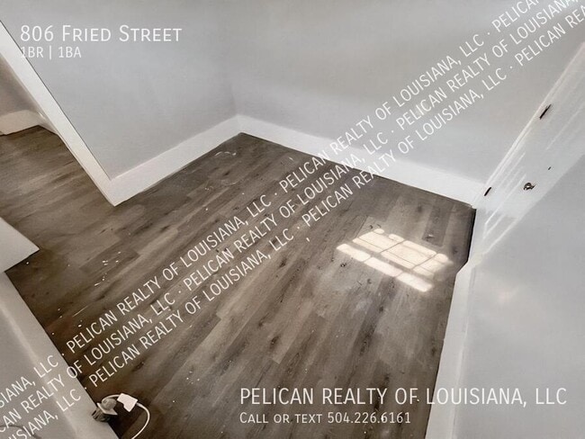 Building Photo - 806 Fried St