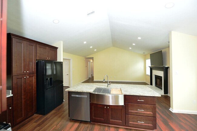 Building Photo - Renovated Ranch in Grassfield High District