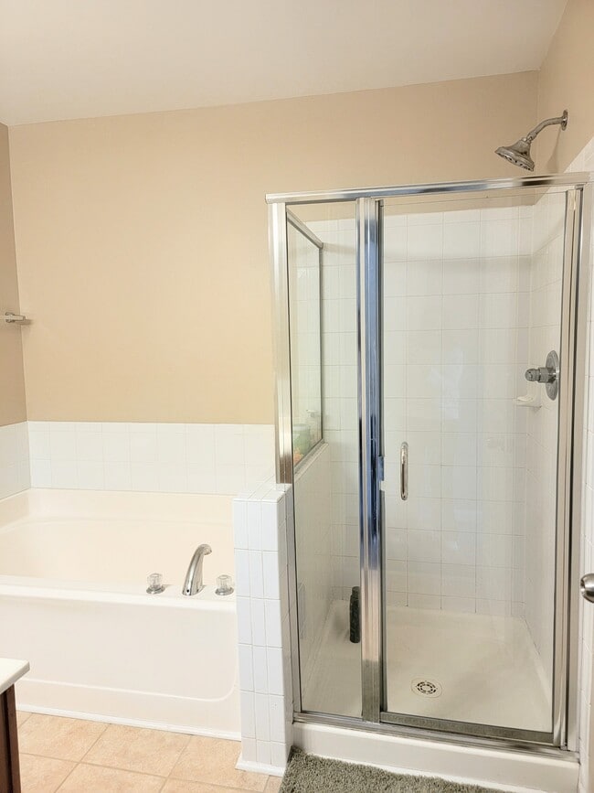 Building Photo - 2220 Valley Edge Dr