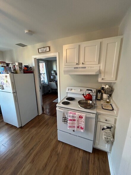 Building Photo - 54 Gainsborough St