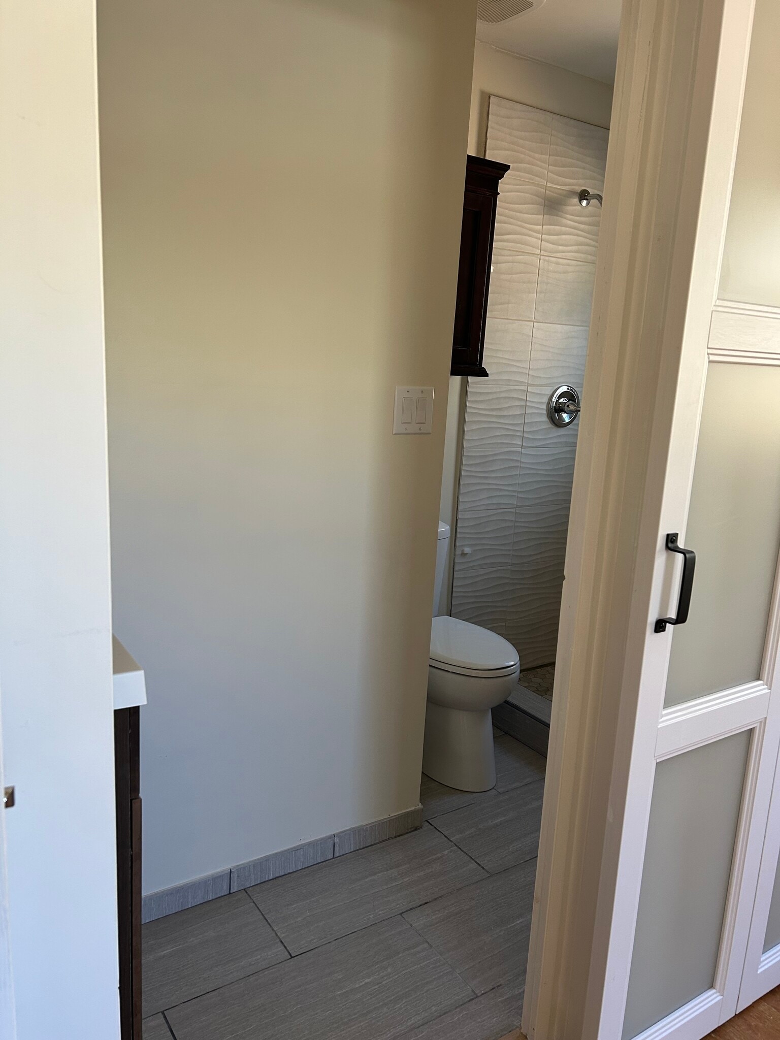 Full Private Bathroom - 2629 Commonwealth Dr