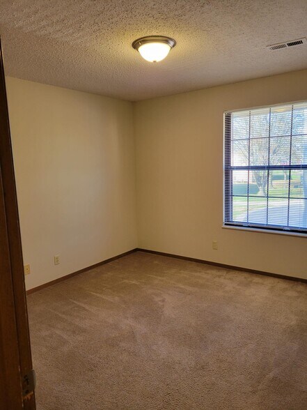 Building Photo - 3 Quail Hollow Ct