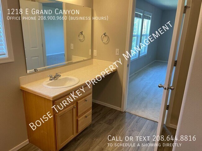 Building Photo - 1218 E Grand Canyon St