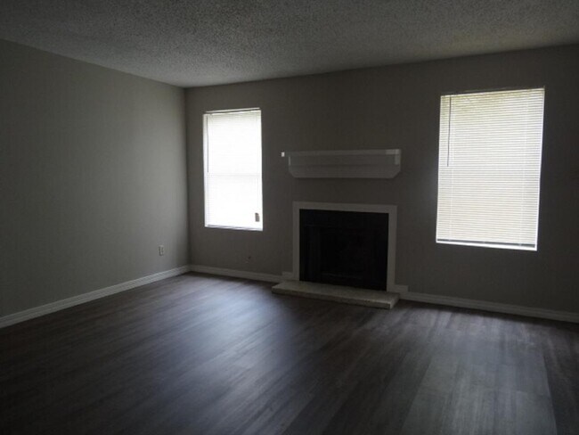 Building Photo - 15521 Weldon Dr