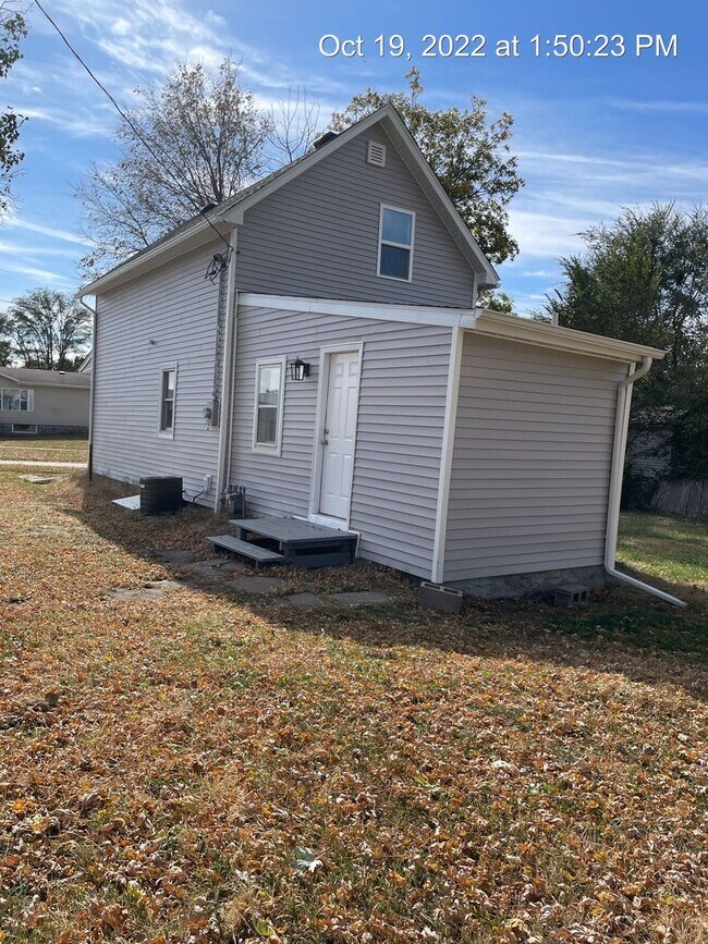 Building Photo - Updated 2 bedroom 1 bathroom home-located in Perry, IA