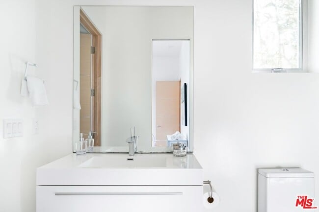 Building Photo - 1723 S Durango Ave