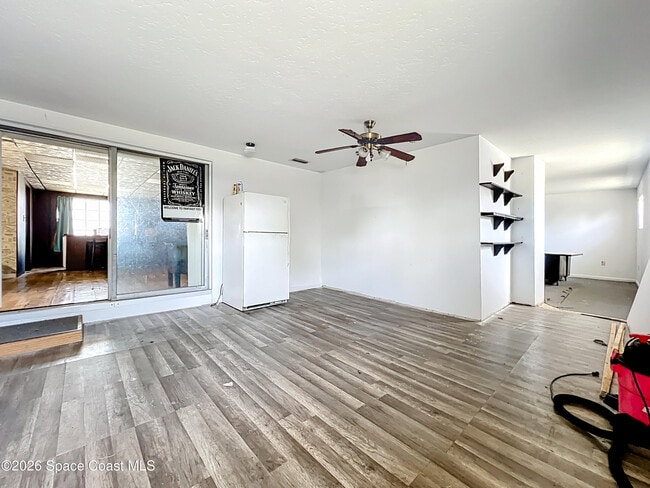 Building Photo - 122 Eden Ave