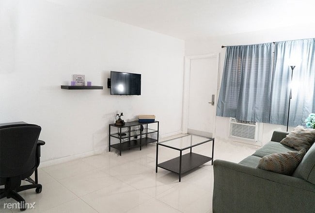 Building Photo - Studio, 1 bath  - 4605 N Ocean Dr
