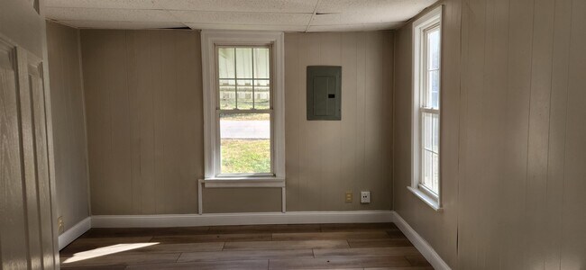 Building Photo - 2527 N Pierce Ave
