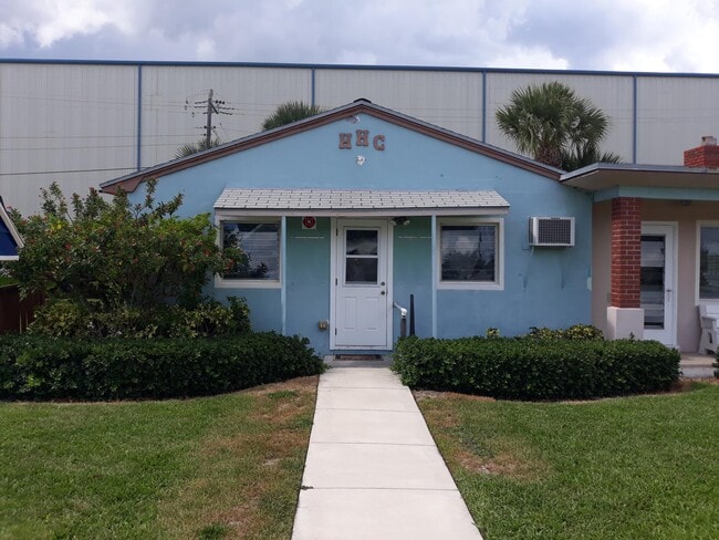 Building Photo - 22 S Loafing St