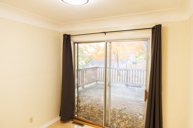 office / extra room - 246 Lake Heights