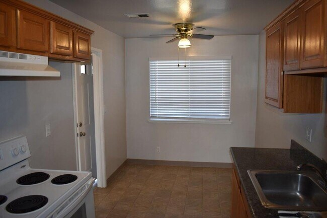 Dining - 4713 Eagle Lake Dr