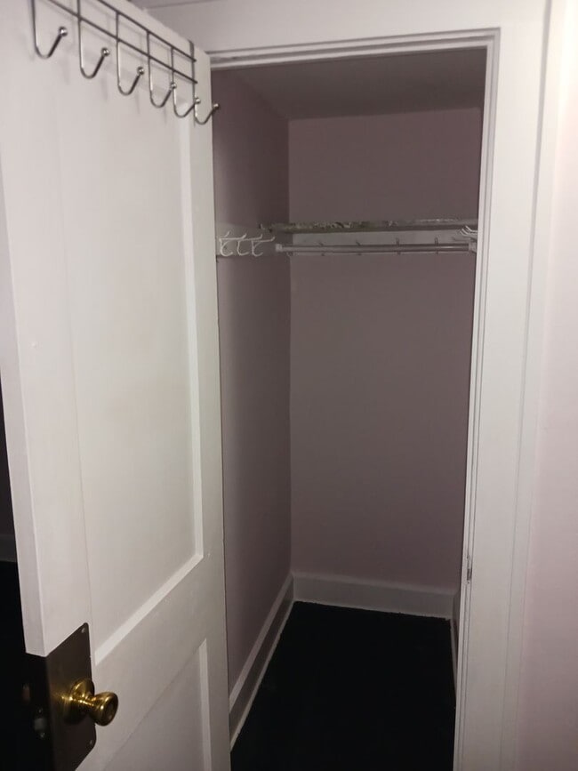 Building Photo - 173 Upland Avenue