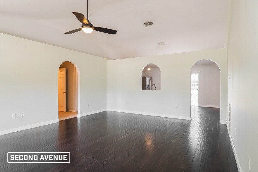 Building Photo - 4611 SW Dateland St