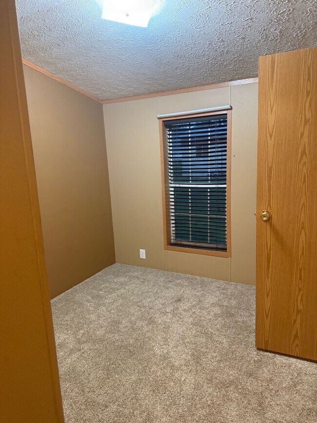 Building Photo - 808 N 8th St