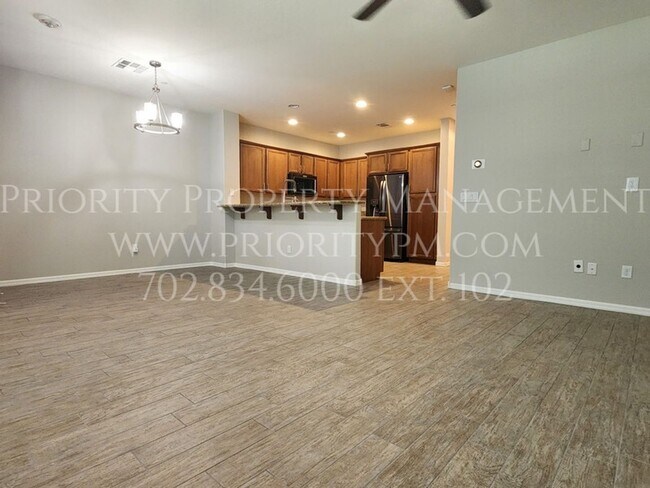 Building Photo - BEAUTIFUL 3 Bedroom WESTPARK CONDO IN SUMM...