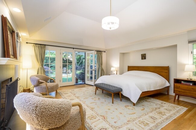 Building Photo - Charm of a Carmel Cottage in Menlo Park Al...