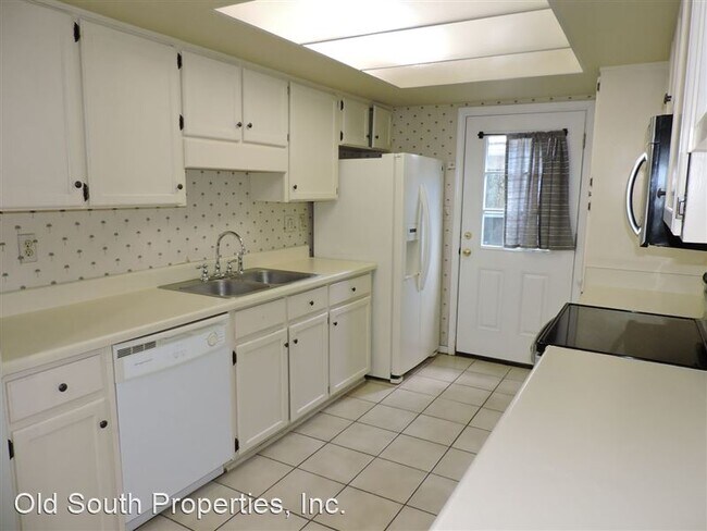 Building Photo - 3501 Parkwood Ave