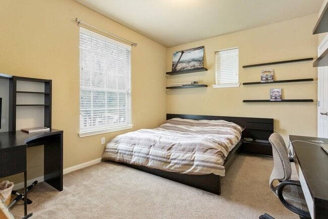 Building Photo - 1442 River Forest Dr