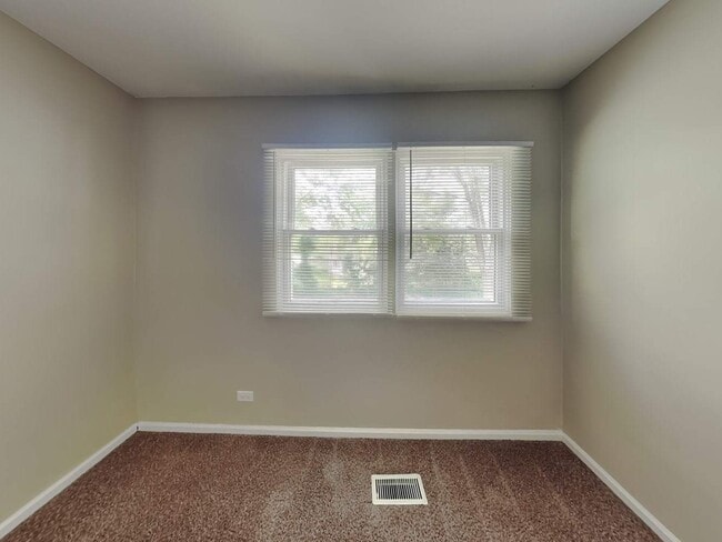 Building Photo - 159 E Timberlane Dr
