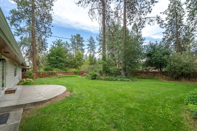 Building Photo - Available Now!! 5 Bedroom, 3 Bathroom Ranc...
