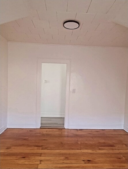 Building Photo - 75 Madison St