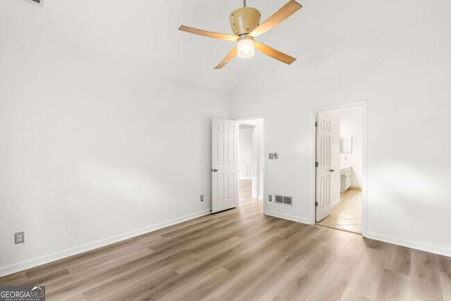 Building Photo - 529 Eastland Dr