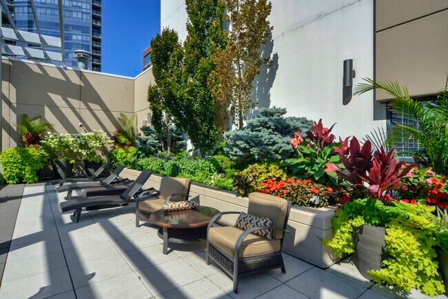 Building Photo - 201 N Westshore Dr