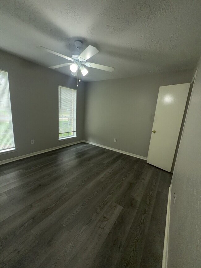 Building Photo - 16815 Methil Dr