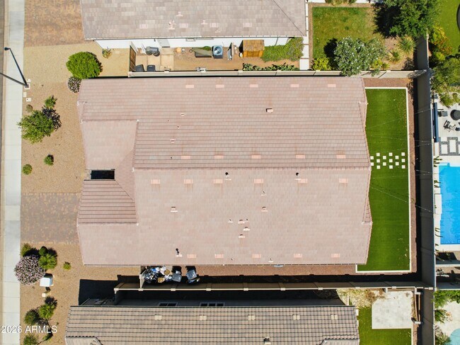 Building Photo - 1083 E Holland Park Dr