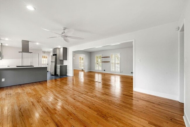 Building Photo - 161 Deerwood Cir