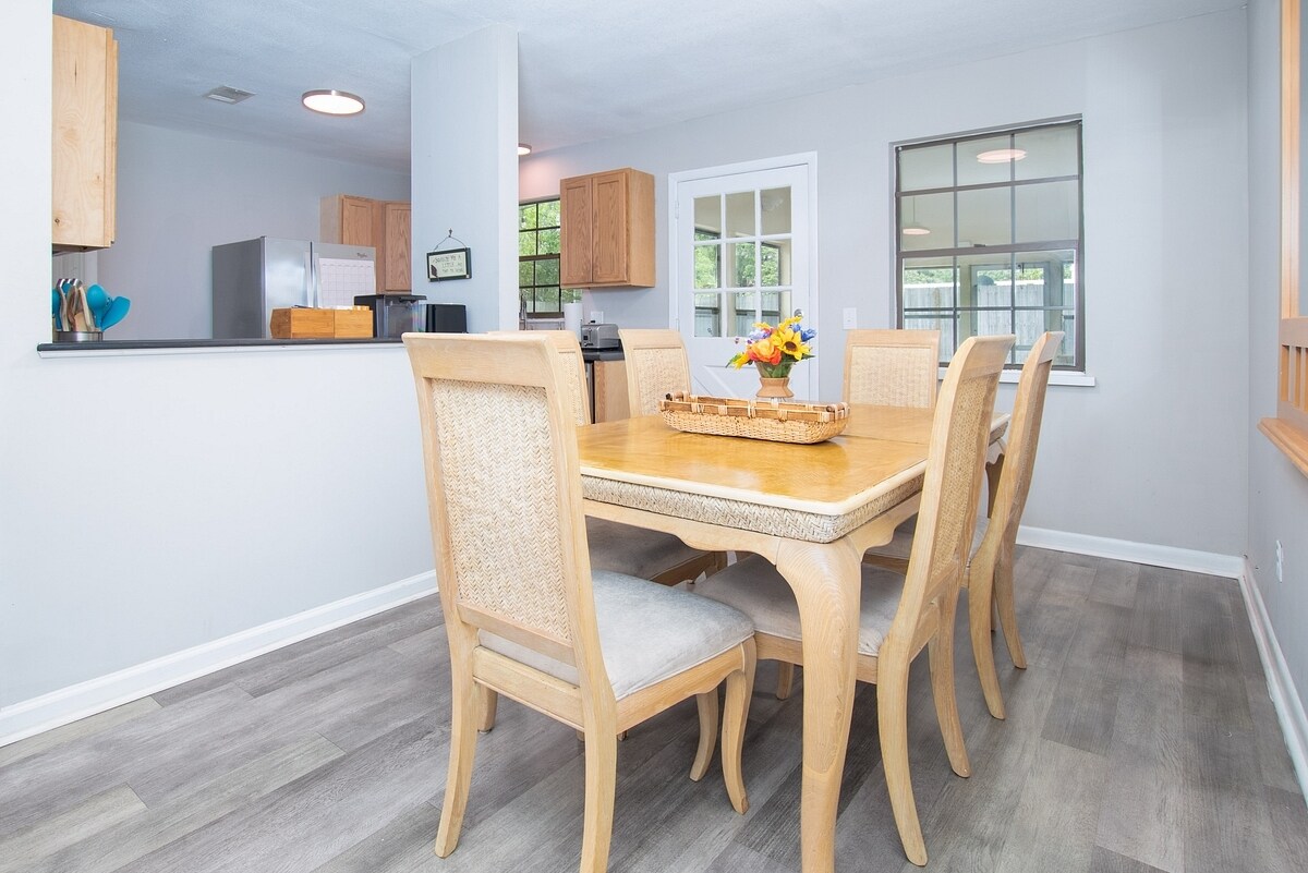 Building Photo - 2233 La Valle Dr